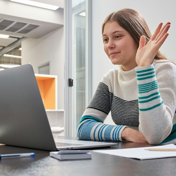 Online-Bewerbungsgespräch meistern: Vorbereitung, Technik & Auftreten