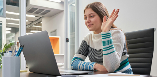 Online-Bewerbungsgespräch meistern: Vorbereitung, Technik & Auftreten